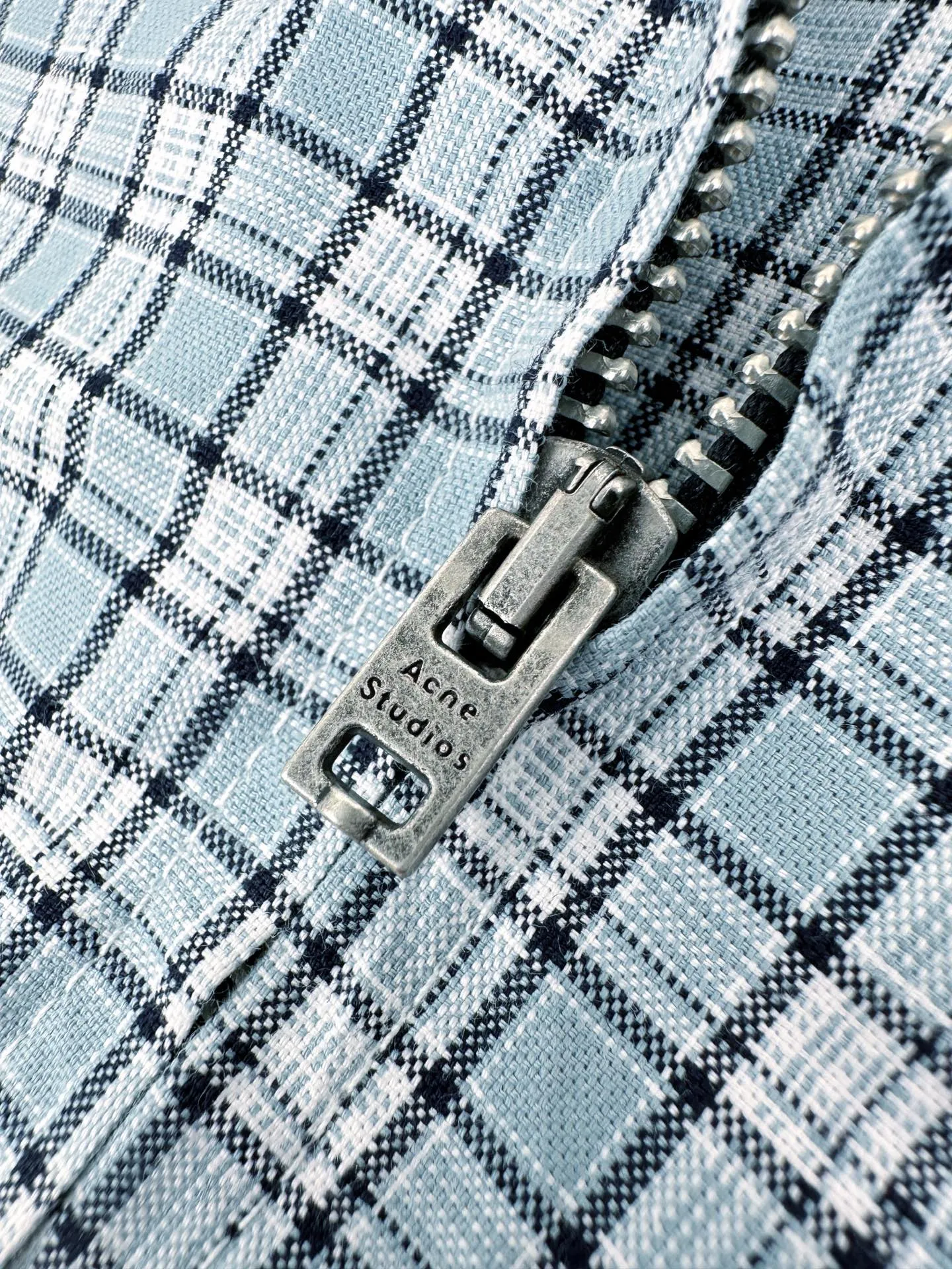 Acne Studios Retro ， ， ， 。 ， Retro ， 。 Acne Studios ， 。 ， ； ， ， 。 ， ； ， 。 ， 。 1. ， 2. ， Acne Studios ， 、 。 3. ， ， 。 ： 1:1 Acne Genuine Leather 1:1 Acne 1:1 Acne 1:1 Acne 1:1 Acne ： Size： S M L ： FF